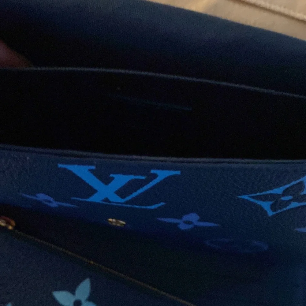 😍2023 BY THE POOL Louis Vuitton Félicie Pochette GRADIENT Blue M82349